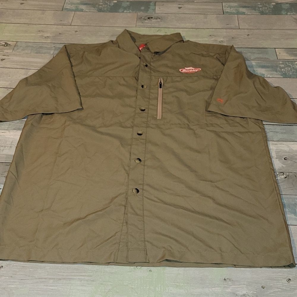 Berkley Fishing Shirt sz Medium